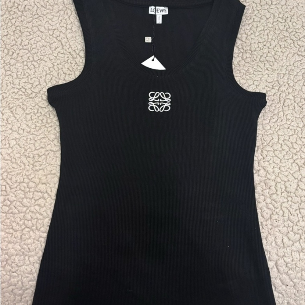 Brand new tag still attached. Size small, can’t guarantee authenticity.